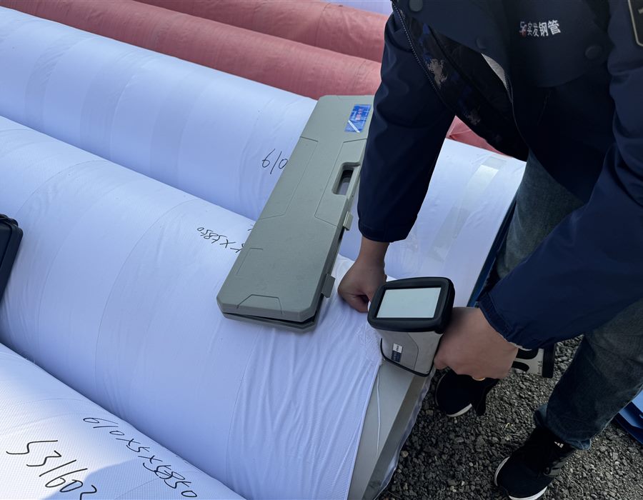On-site steel pipe inspection with testing equipment